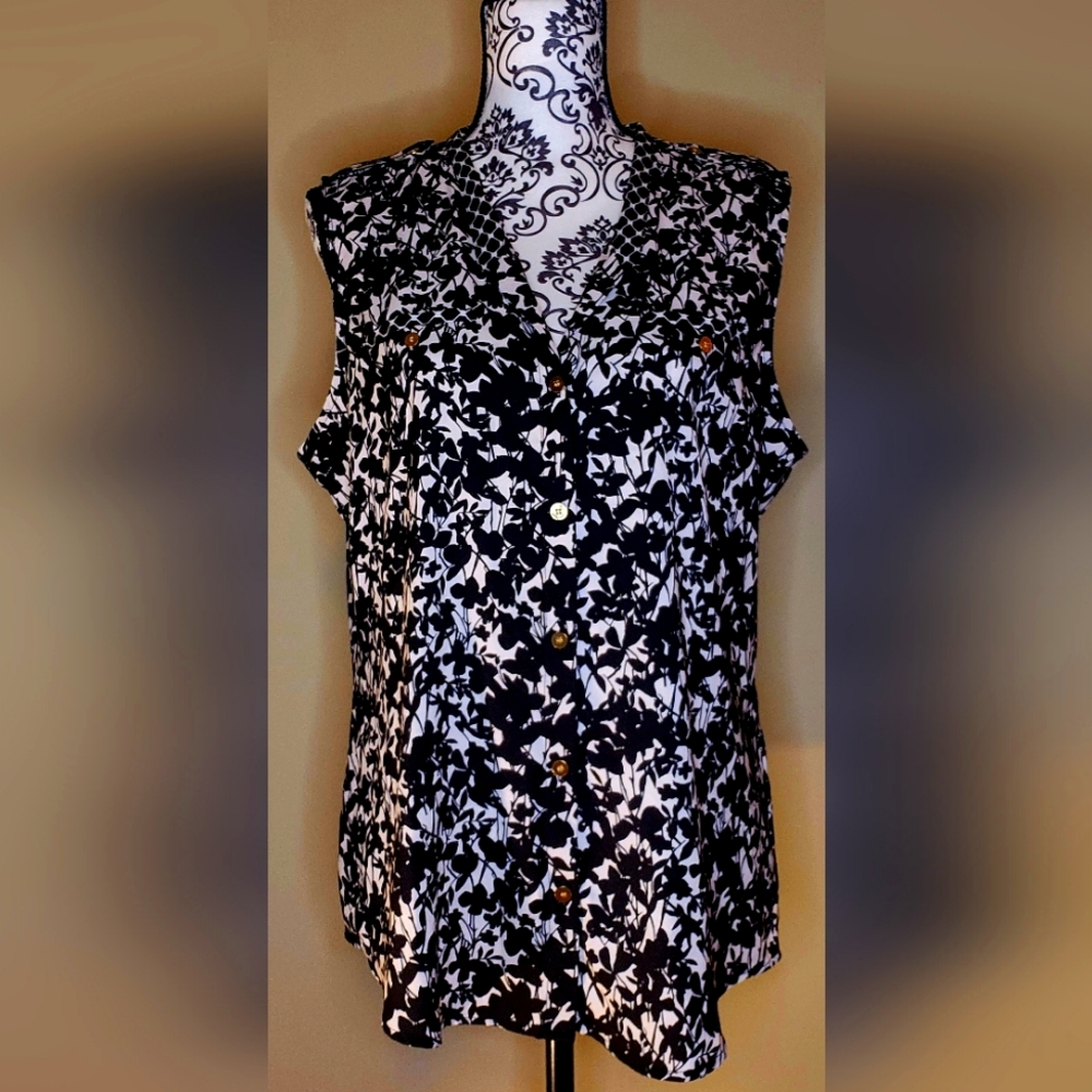 NY&C Sleeveless Blouse